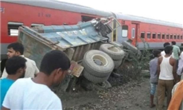 بیش از ۷۰ نفر بر اثر خروج قطار از ریل در هند مجروح شدند