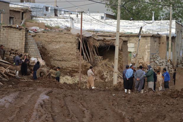 کمال حسین نماینده شهرستانهای پیرانشهر، میرآباد و سردشت در گفتگوی اختصاصی با خبرنگار هاناخبر به موضوع سیل پیرانشهر و روستاهای حومه آن پرداخت.