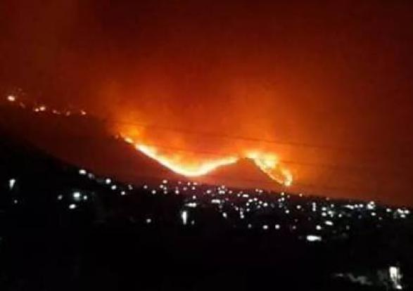 به گفته فرماندار پاوه، علی رغم تلاش‌های همه بخش‌های مختلف آتش‌سوزی بوزین و مره‌خیل همچنان ادامه دارد. 