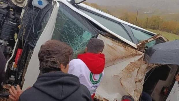 واژگونی یک دستگاه پژو پارس در محور سردشت به پیرانشهر