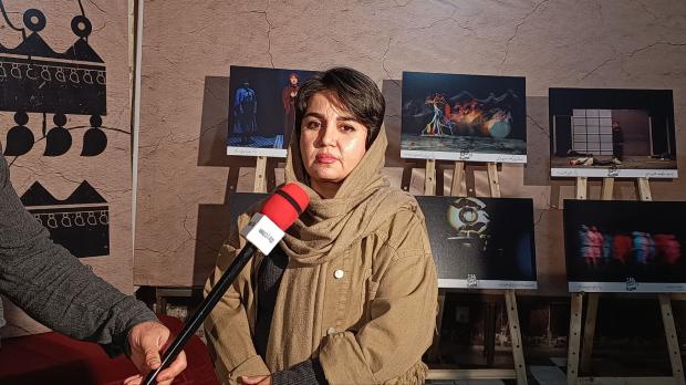 نازیلا امینی، بازیگر تئاتر و سینما و عضو دبیرخانه بیستمین جشنواره بین‌المللی تئاتر کُردی سقز، با اشاره به رفتار فرهنگی مخاطبان، این همراهی را از نقاط قوت جشنواره دانست.