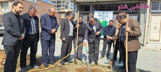 غرس ۱۲۰۰ نهال در اشنویه به مناسبت روز درختکاری