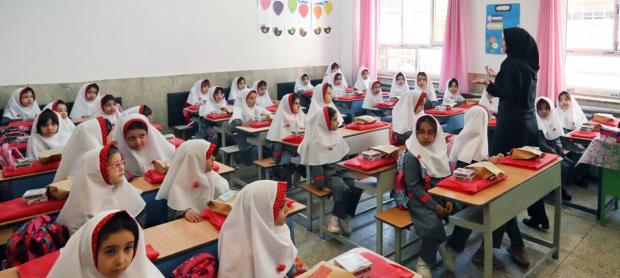  معاون سلامت اجتماعی اداره کل بهزیستی آذربایجان غربی با بیان اینکه ۲۰ مرکز نگهداری و حمایت از فرزندان بهزیستی در استان فعال هستند، گفت: بازگشت همه فرزندان بازمانده به تعداد ۷۲ دانش آموز امسال انجام می‌شود.