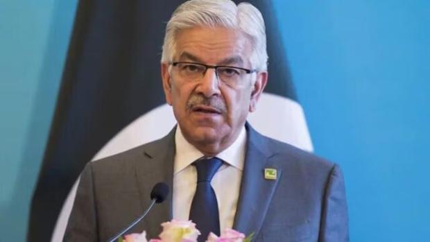 «خواجه محمد آصف» وزیر دفاع پاکستان روز جمعه اعلام کرد که این کشور وارد «جنگی آشکار» با افغانستان شده است. 