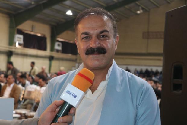 «سعدالله نصیری» هنرمند بزرگ و جهانی موسیقی کردستان در گفت و گو با خبرنگار هاناخبر به شدت از به کار بردن کلمه محلی برای زبان و لباس و هویت و فرهنگ کُردی انتقاد کرد.