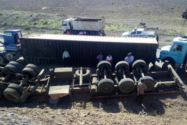 واژگونی تریلر در جاده مهاباد - بوکان ۲ کشته برجای گذاشت